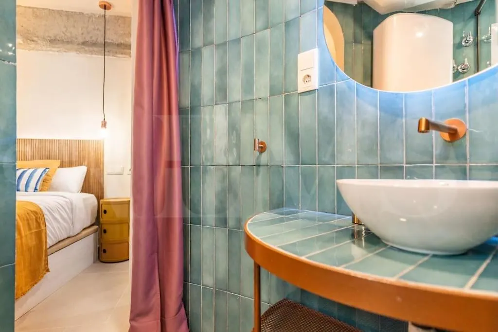 Stylish Apartment With A Street Art Touch By Rems Malaga